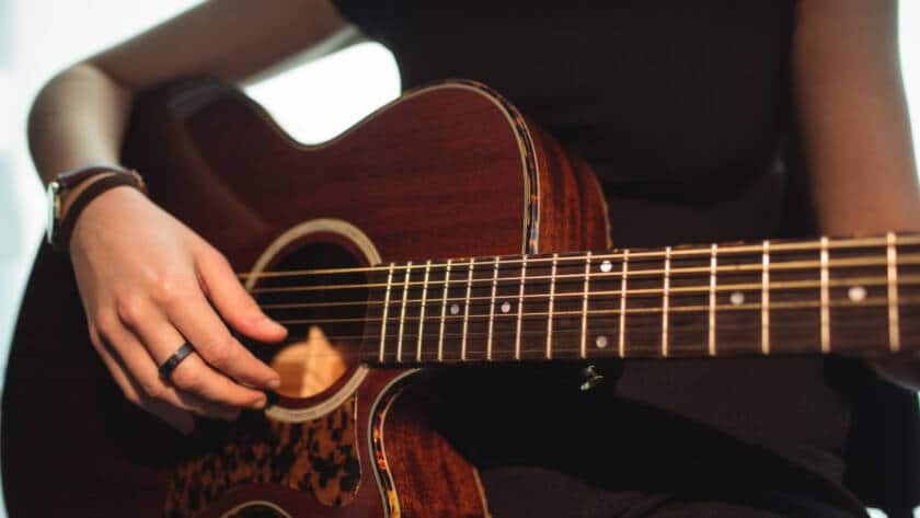 chitarra acustica Takamine
